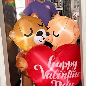 NEW!! Outdoor Inflatable Valentine’s Day Kissing Bears